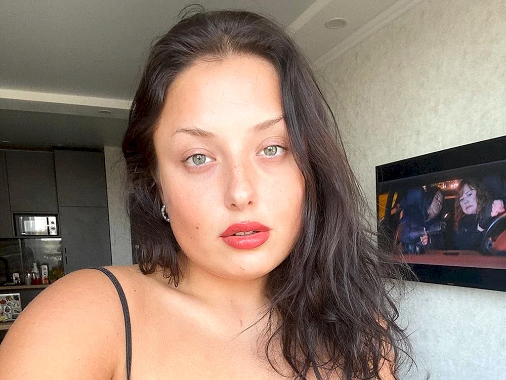 Milada Moore Димитренко головя