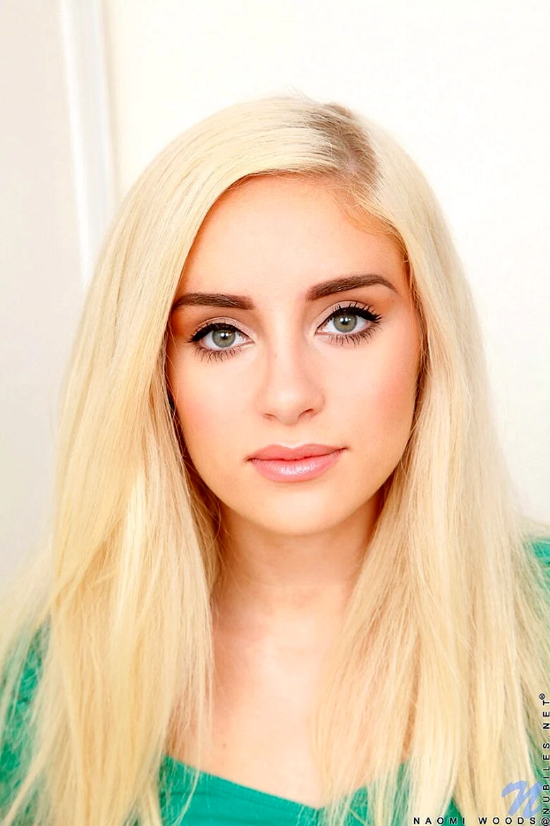 Наоми Вудс Naomi Woods