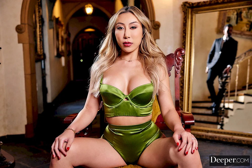 Nicole Doshi tushy
