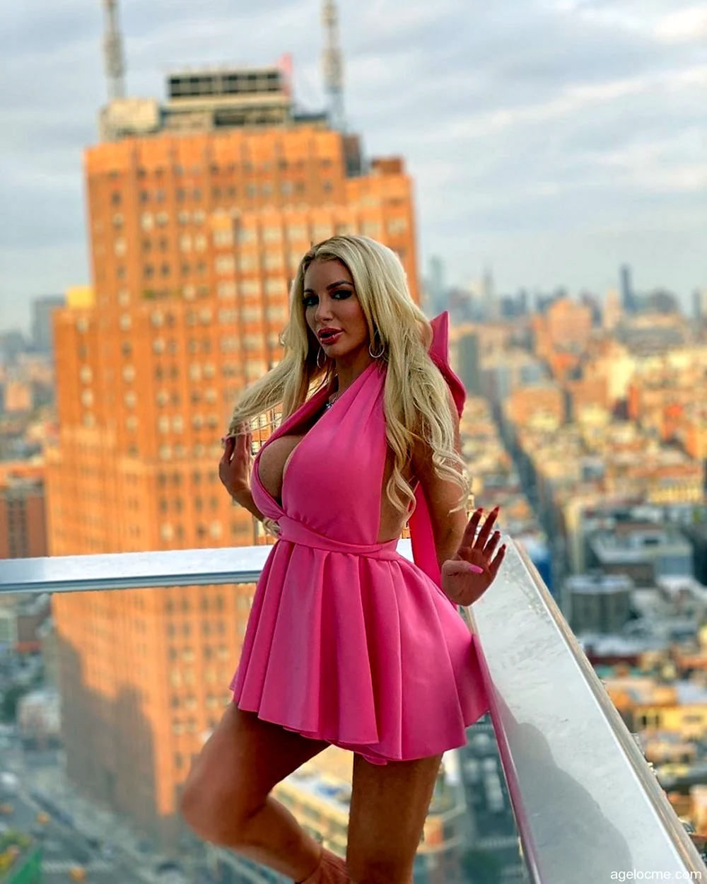 Nicolette Шеа