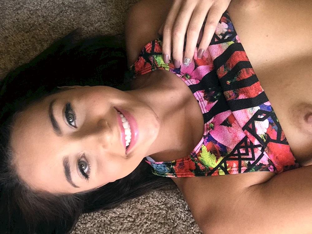 Scarlett Jones selfie