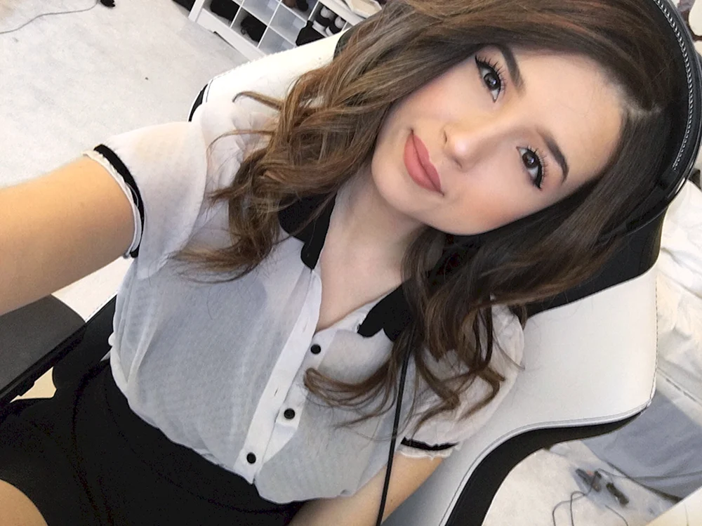 Стримерша Pokimane