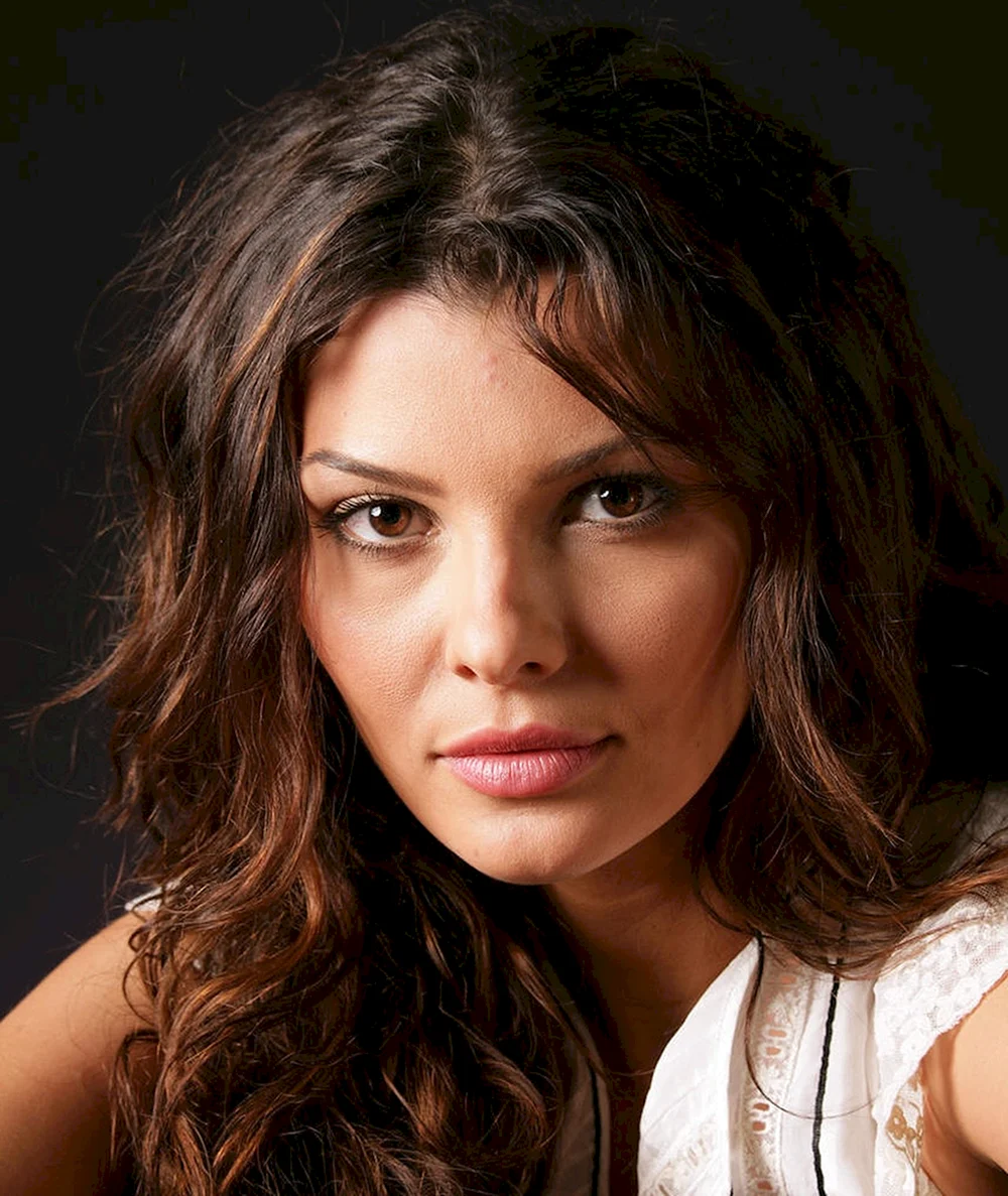 Tamara Landry