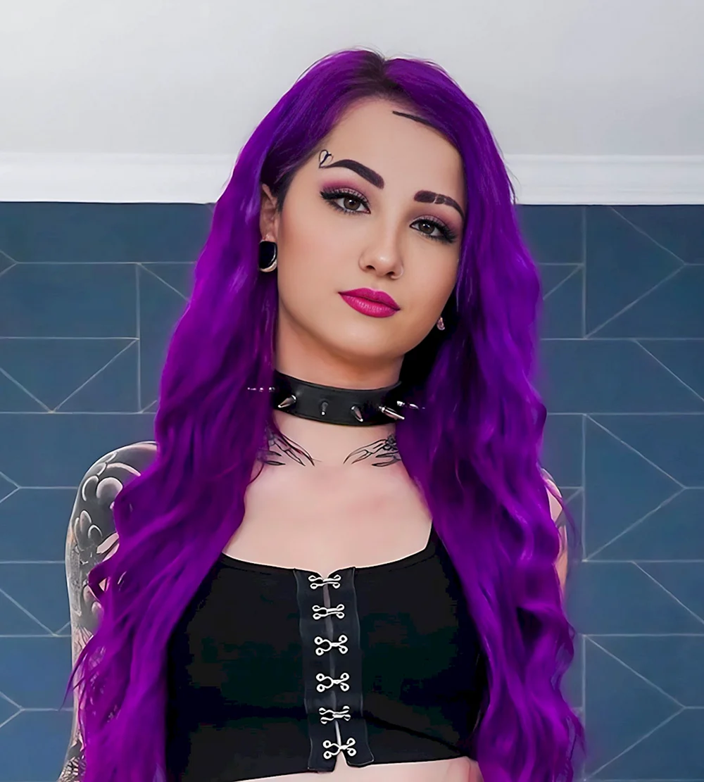 Valerica Steele Biography
